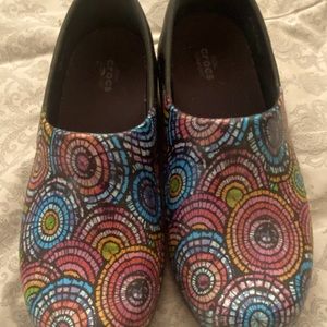 Croc nurse’s shoes W means women not wide!